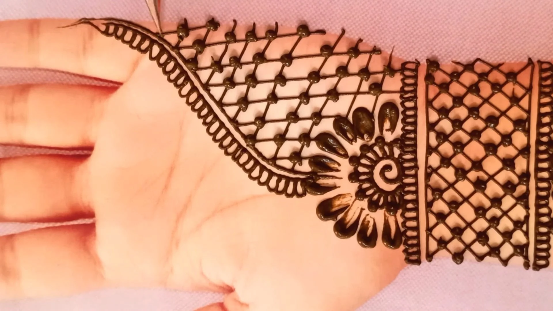 Arabic Mehndi Design With Cotton Buds सुन्दर और आसन मेहँदी डिजाईन 7 Beutiful Arabic Mehndi Design 4