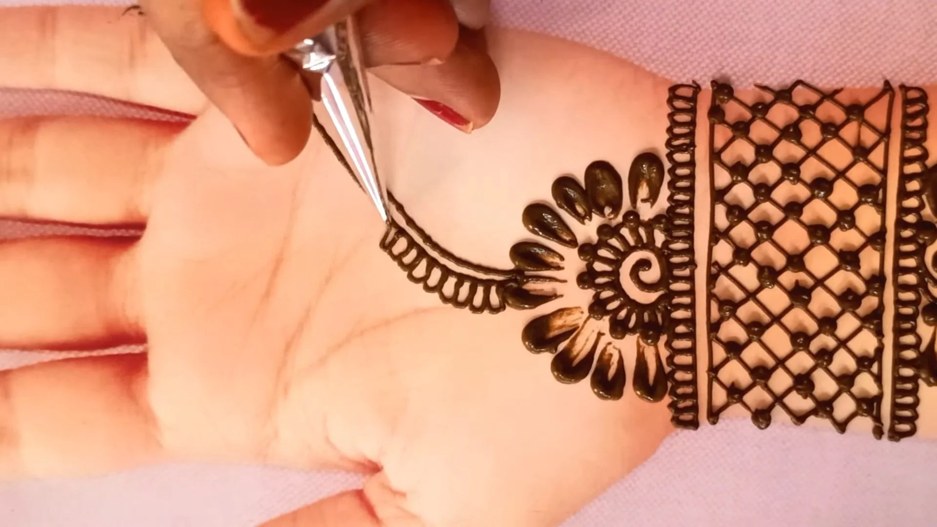 Arabic Mehndi Design With Cotton Buds सुन्दर और आसन मेहँदी डिजाईन 6 Beutiful Arabic Mehndi Design 5