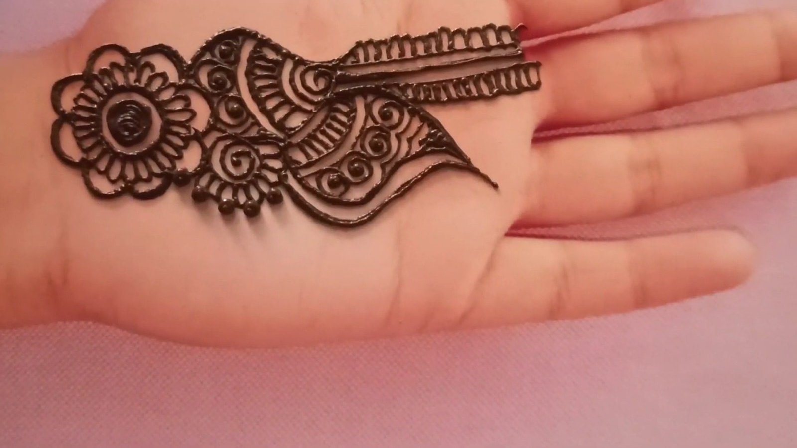 Simple Arabic Mehndi Design For Front Hand