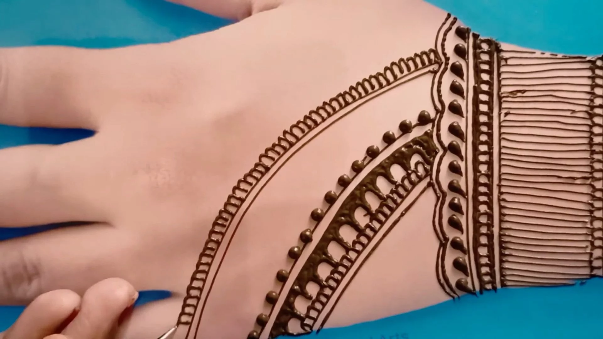 Simple Arabic Mehndi Design For Back Hand सुन्दर और आसन मेहँदी डिजाईन 6 Simple Arabic Mehndi Design For Girls 2