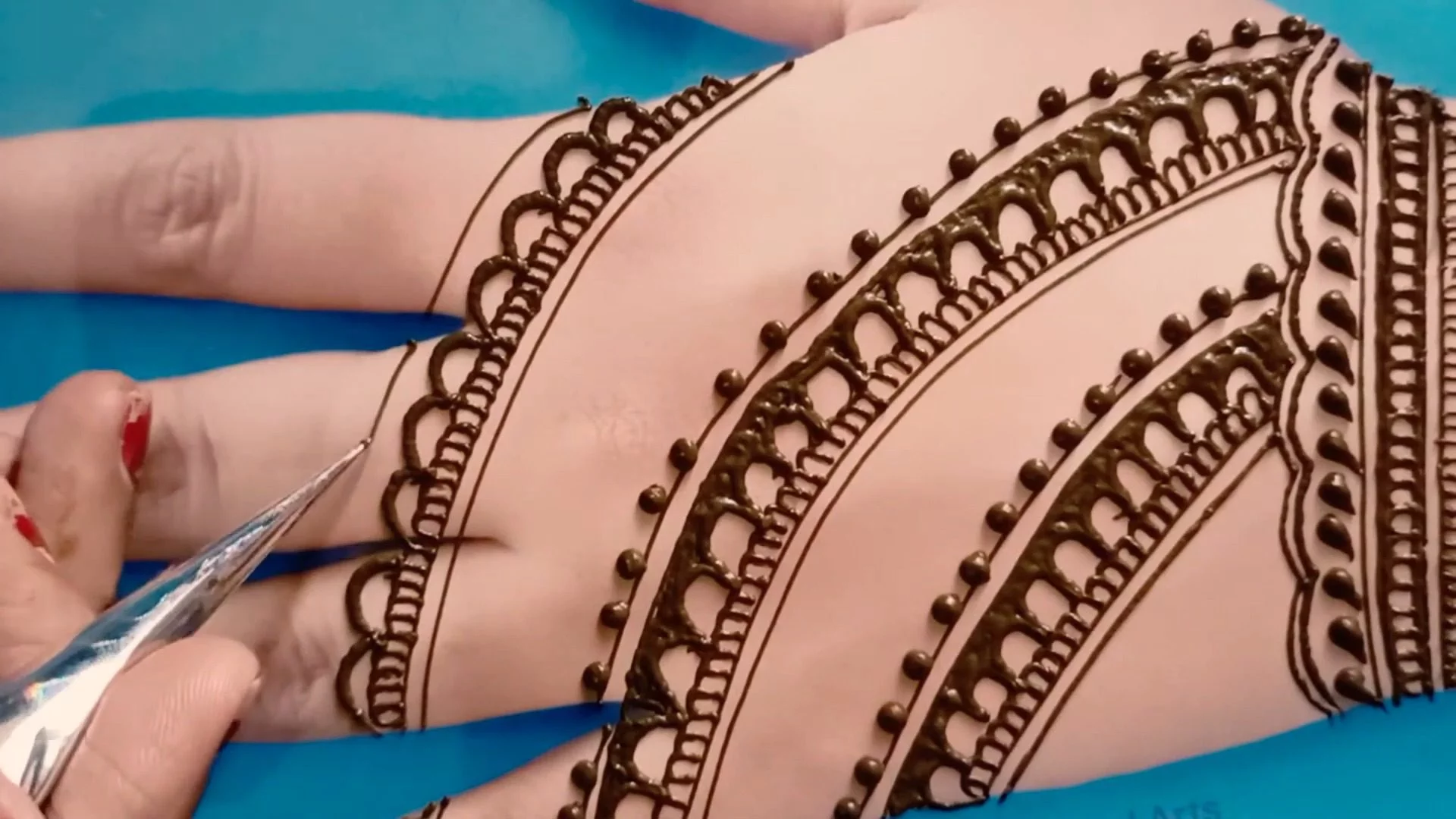 Simple Arabic Mehndi Design For Back Hand सुन्दर और आसन मेहँदी डिजाईन 7 Simple Arabic Mehndi Design For Girls 3