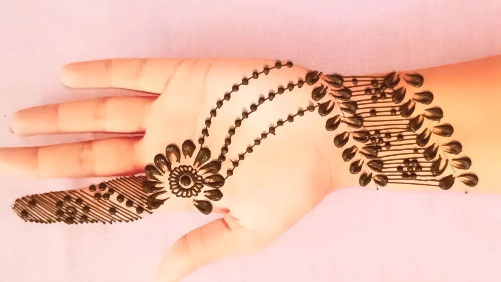 Simple Front Hand Jewellery Mehndi Design सुन्दर और आसन मेहँदी डिजाईन 3 Simple Front Hand Jewellery Mehndi Design For Girls