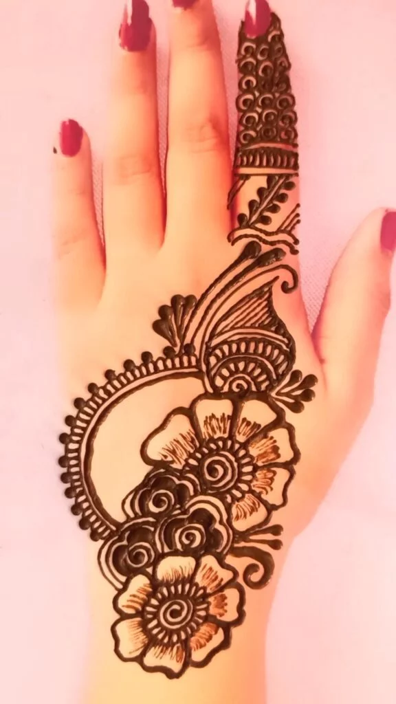 Finger Focused Simple Mehndi Designs