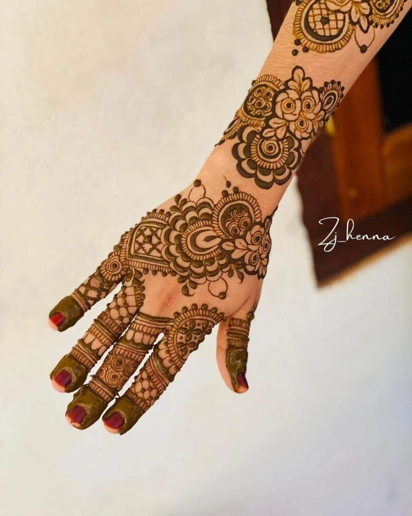 Stylish Arabic Mehendi Design7