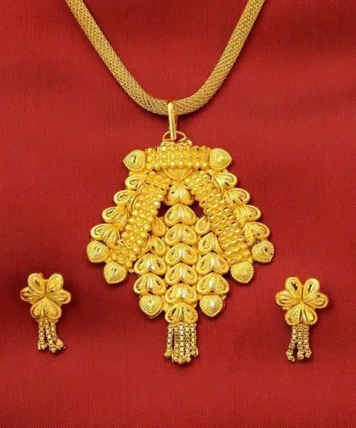 Mangalsutra Design : Stylish Gold Mangalsutra Pendant Design 17 Gold Pendant And Earring Set Design