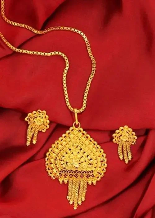 Mangalsutra Design : Stylish Gold Mangalsutra Pendant Design 12 Half Leave Gold Pendant Design
