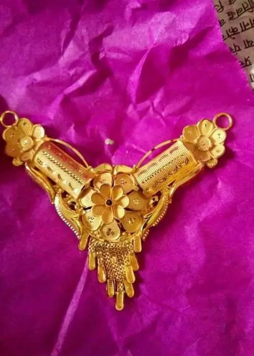 Mangalsutra Design : Stylish Gold Mangalsutra Pendant Design 5 Light Weight Gold Pendant Design