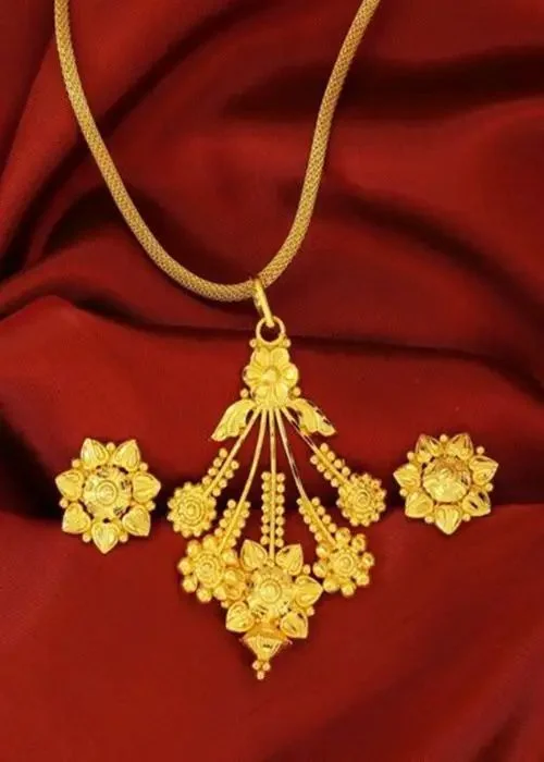 Mangalsutra Design : Stylish Gold Mangalsutra Pendant Design 9 Long Leaf Gold Pendant Design