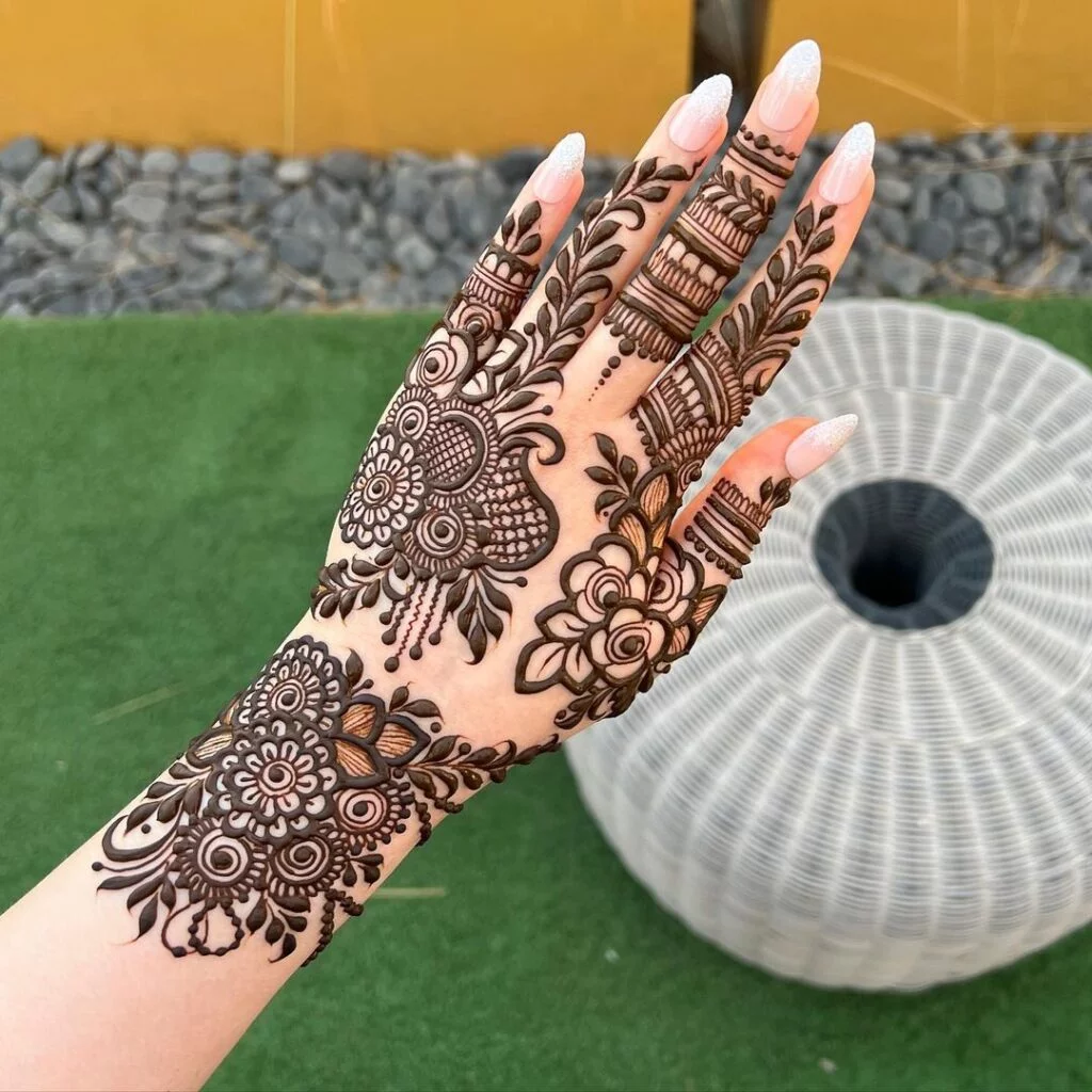 Simple Arabic Mehndi Designs8