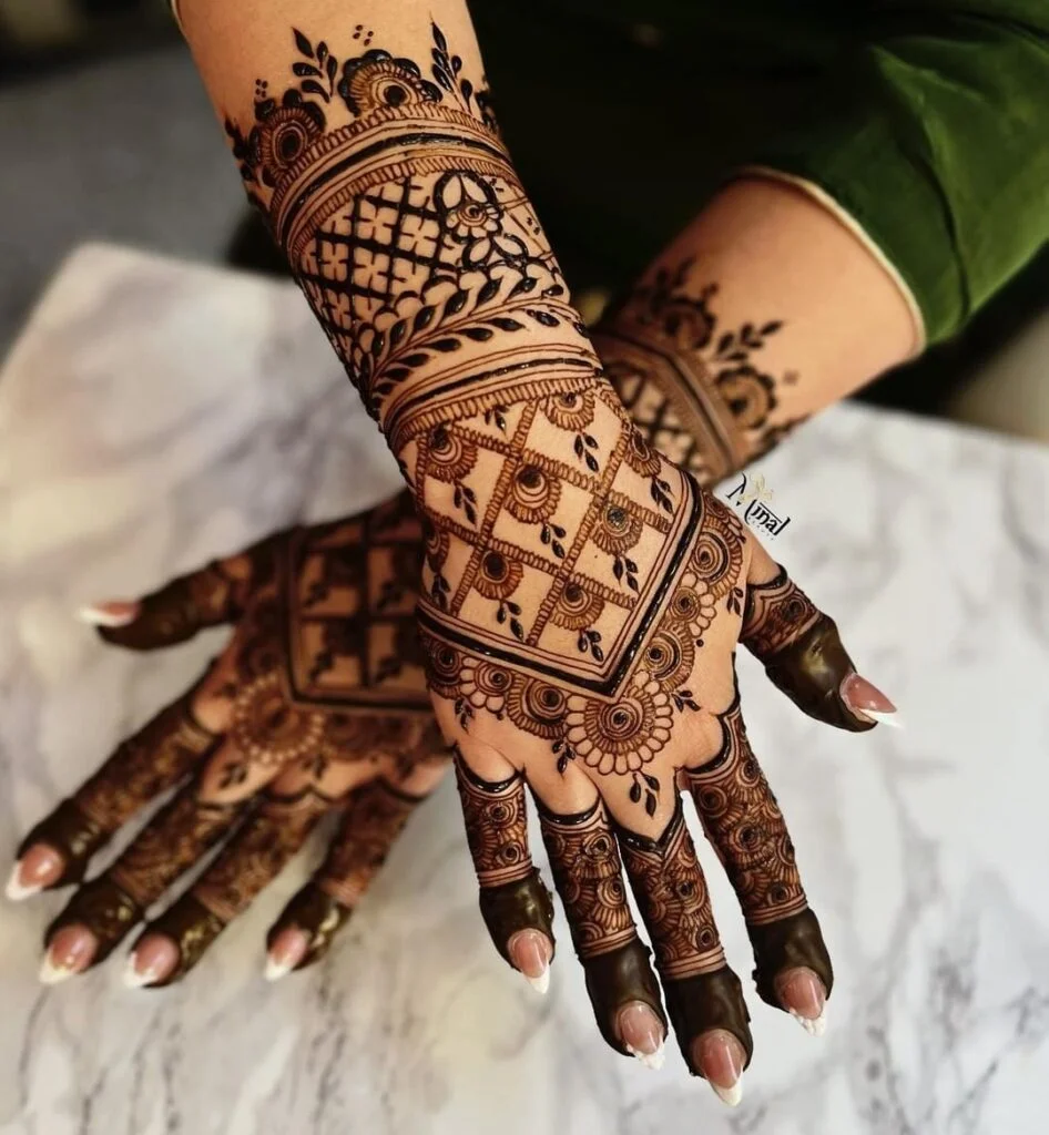 Karwa Chauth Mehndi designs : करवाचौथ के लिए बेस्ट मेहंदी डिज़ाइन 5 Mehndi Designs for Karwa Chauth)