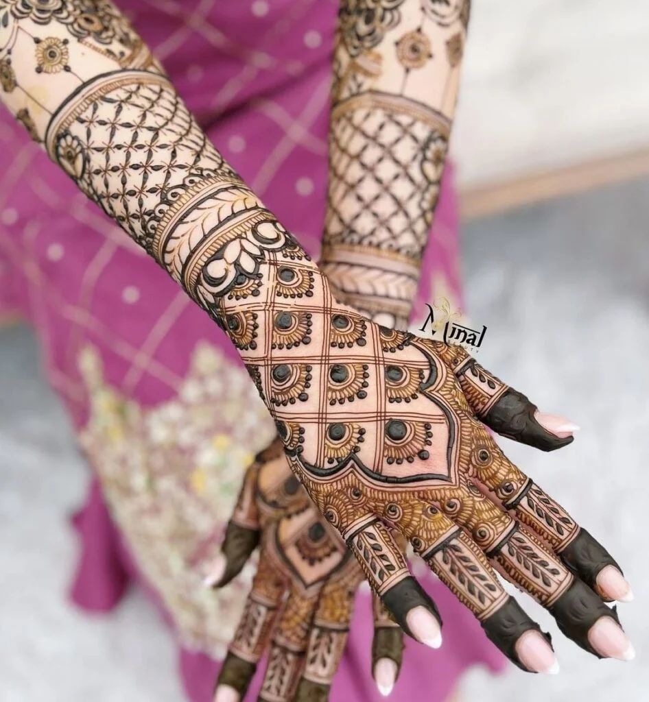 Karwa Chauth Mehndi designs : करवाचौथ के लिए बेस्ट मेहंदी डिज़ाइन 6 Mehndi Designs for Karwa Chauth