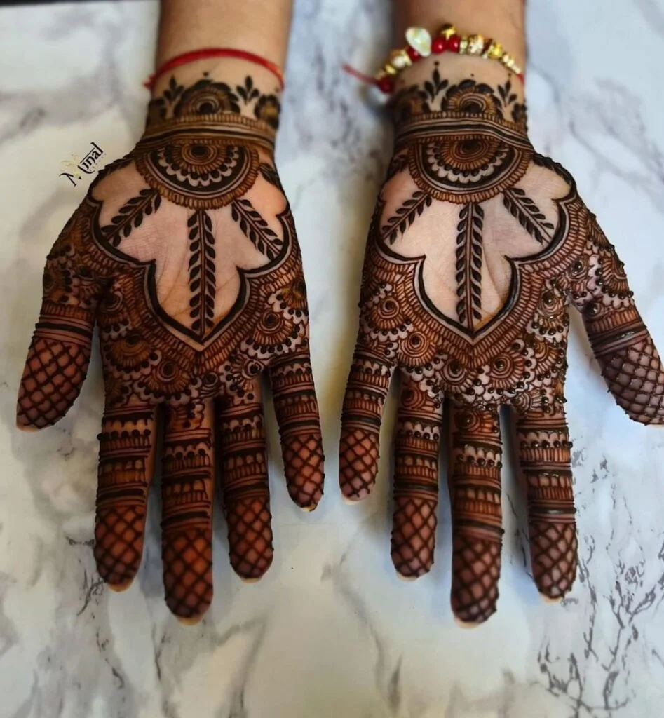 Karwa Chauth Mehndi designs : करवाचौथ के लिए बेस्ट मेहंदी डिज़ाइन 10 Mehndi Designs For Karwa Chauth 6