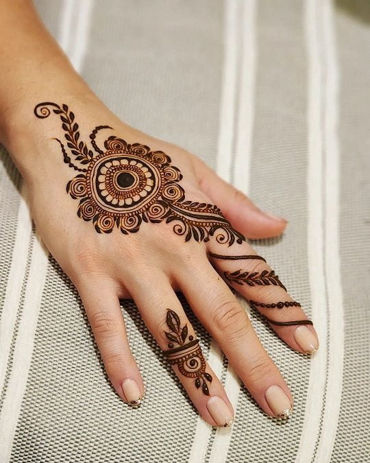 7 Simple Mehndi Designs For Girls That Are Trending in 2023