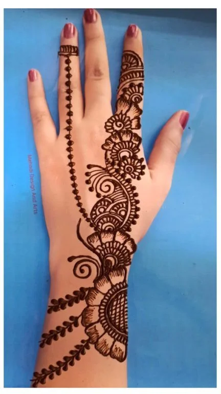 सुंदर और आसान मेहंदी डिजाइन