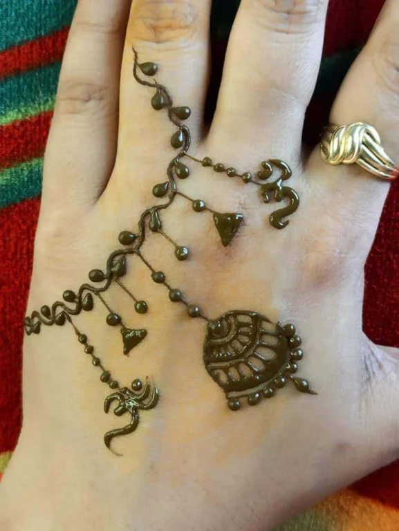 Simple Mehndi Design1 1 768x577 min