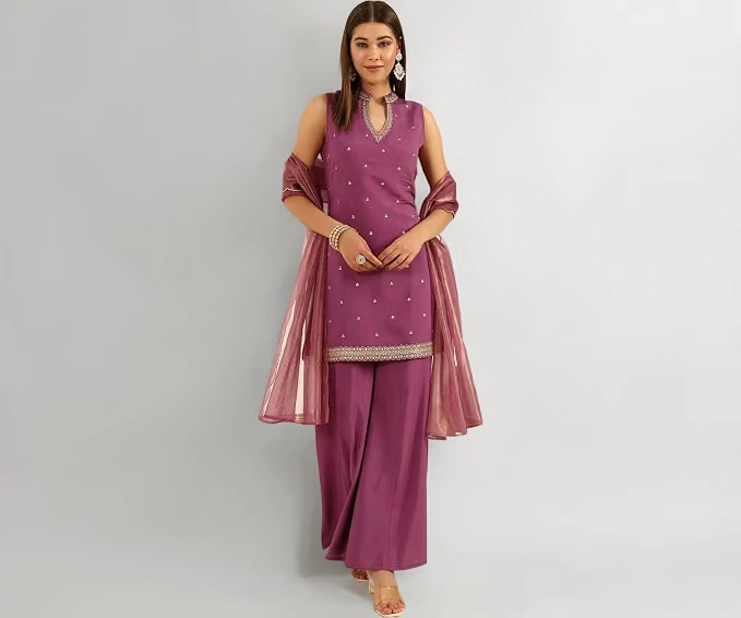 Festive Kurta Sets 2026: इन खूबसूरत Ethnic Designs से त्योहारों में मिलेगा Elegant Look 9 Chanderi Straight Kurta with Palazzo