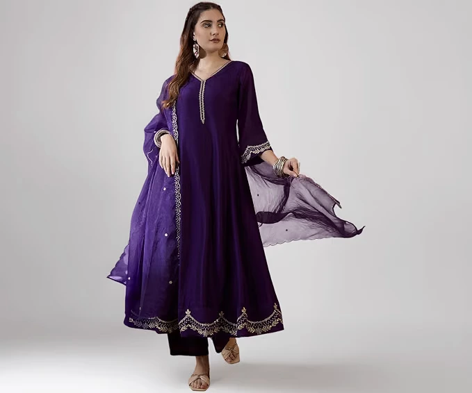 Festive Kurta Sets 2026: इन खूबसूरत Ethnic Designs से त्योहारों में मिलेगा Elegant Look 7 Embroidered Kurta with Pant